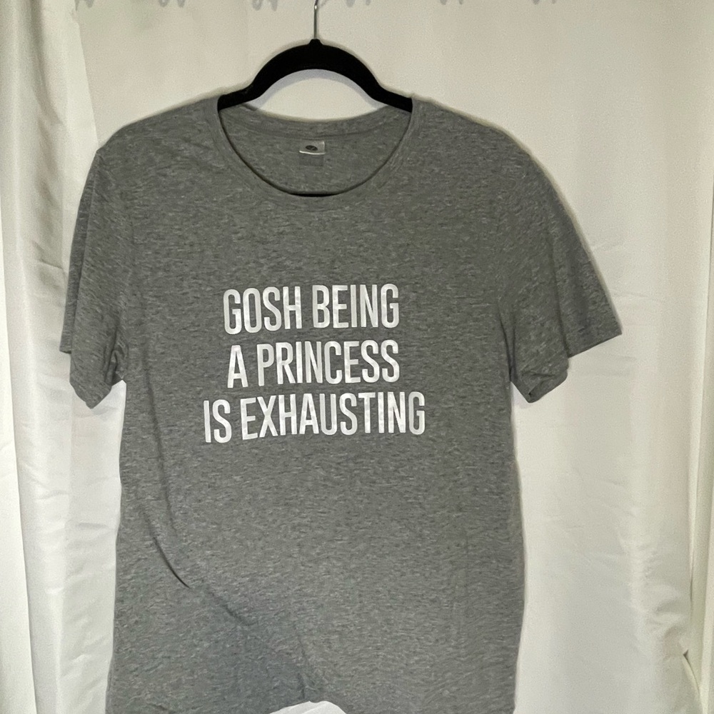 Gray Graphic T-Shirt with Fun Quote​​​​​​